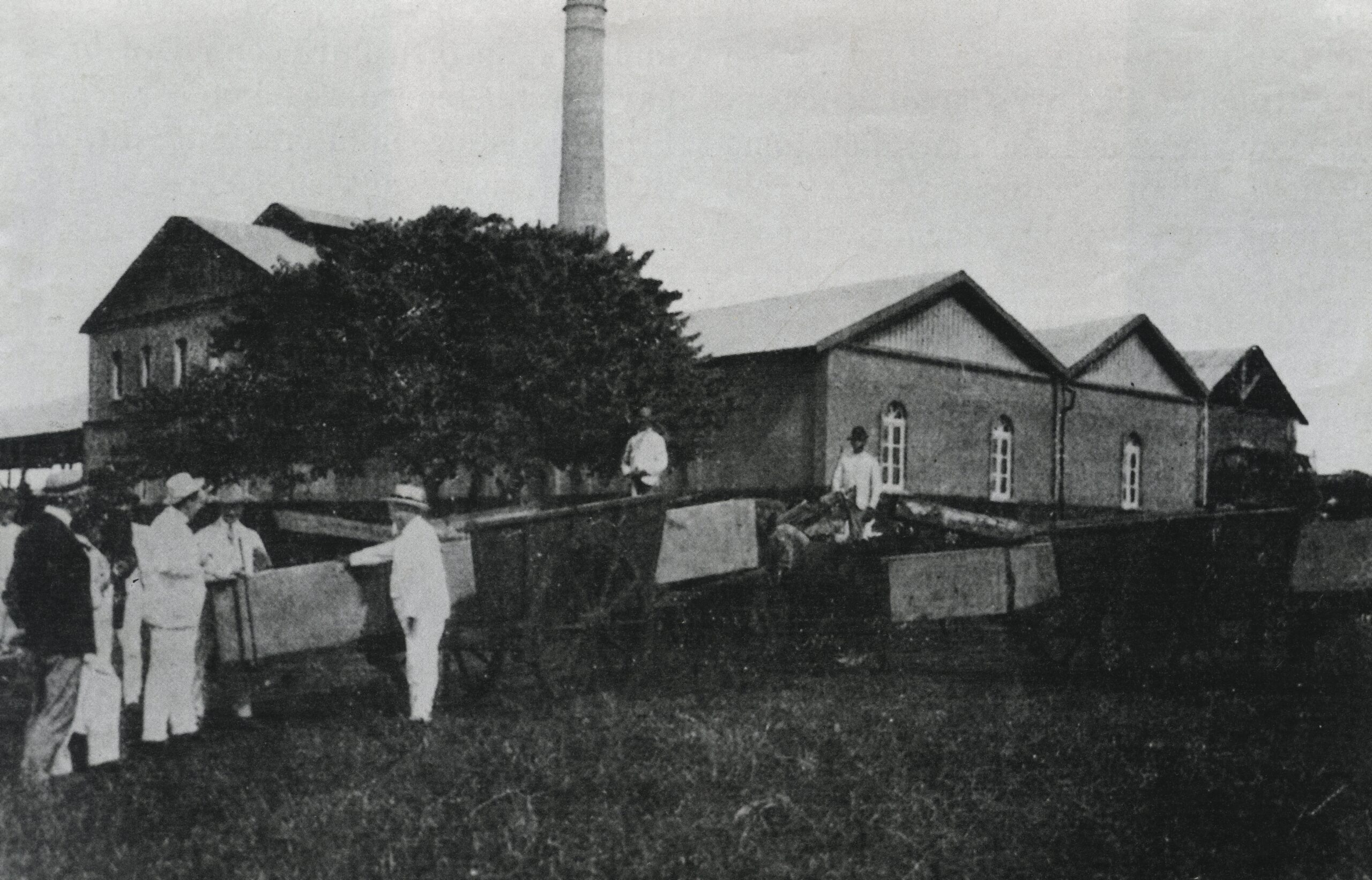 O Sítio Pocinhos foi adquirido por Francisco Schmidt em 1903 para constituir a Usina Schmidt inaugurada em 1906.